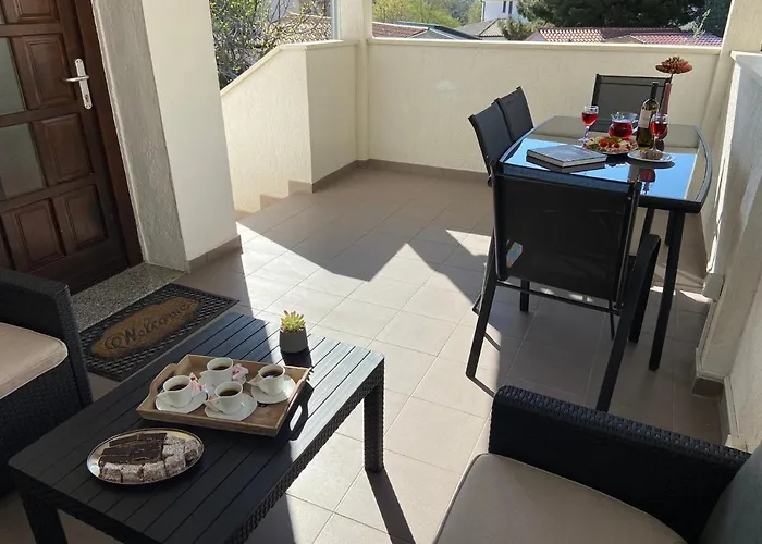 Madis & Free Bikes 풀라